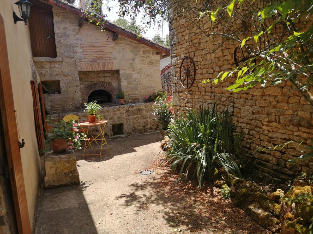 Traditional Stone Cottage Condac Екстер'єр фото